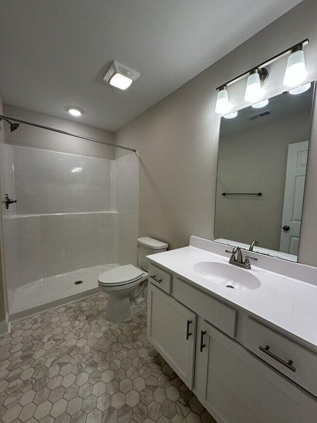 Building Photo - Spacious 2 Bedroom, 2.5 Bath Townhome 160 Loren Rd.
