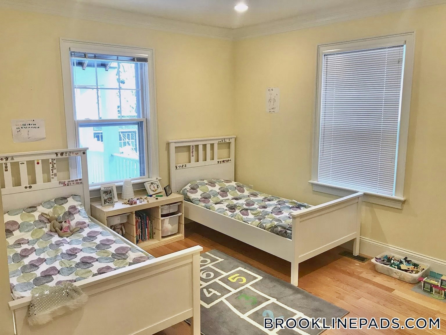 Building Photo - 281 Walnut St