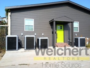 Building Photo - Stylish Downtown 2-Bedroom with Modern Upd...