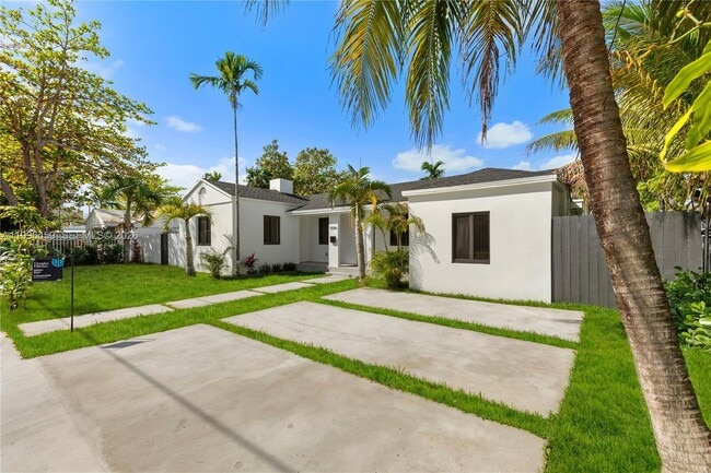 Building Photo - 8246 NE 2nd Ct