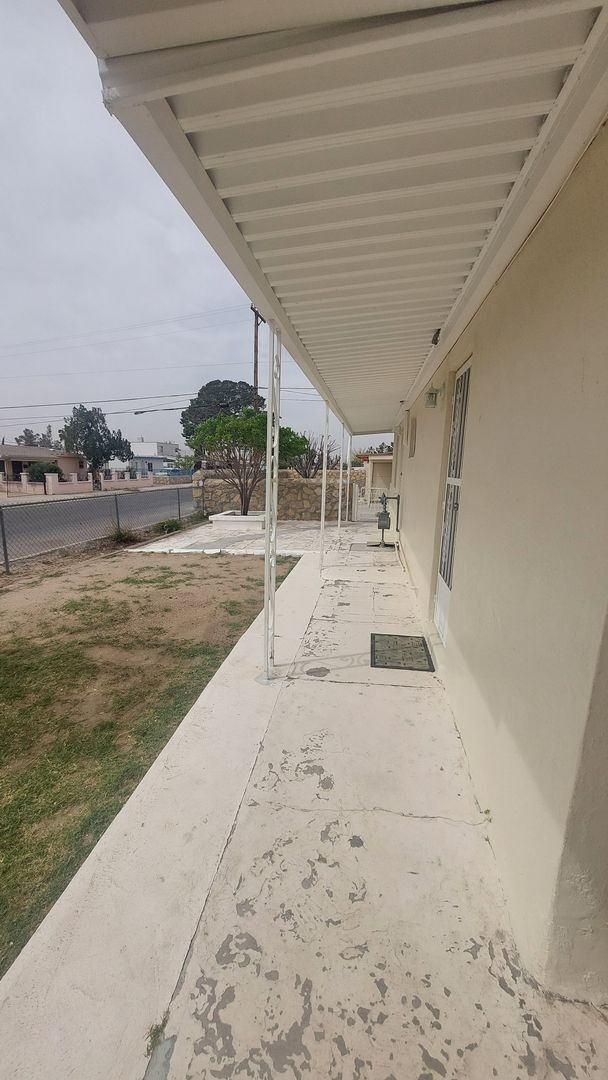 Building Photo - 4 bedroom 2 bathroom home ready now!!!!