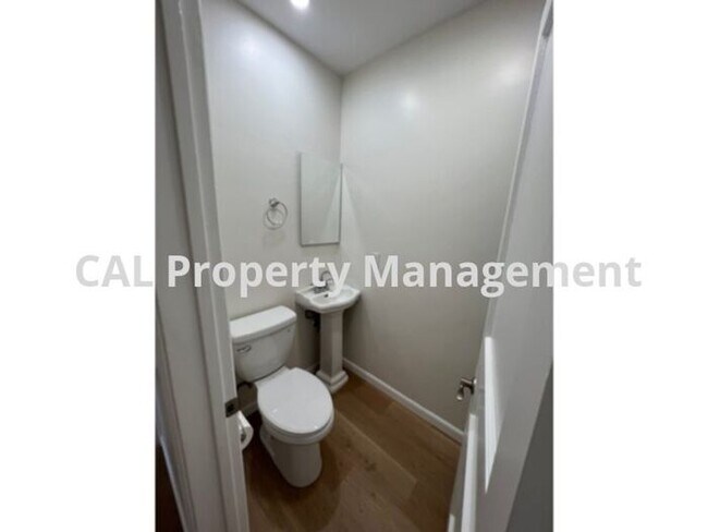 Building Photo - Burbank House for Rent in Great Location!