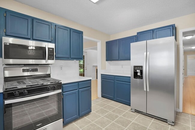 Building Photo - 8 N Nicholson Cir
