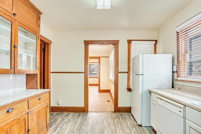 Building Photo - 172 S 600 W