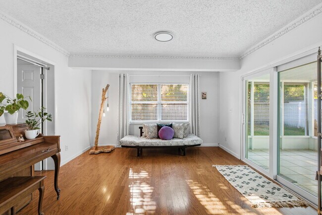 Building Photo - 2039 Pine Ridge Dr