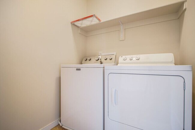 Building Photo - 803 Sunken Rd