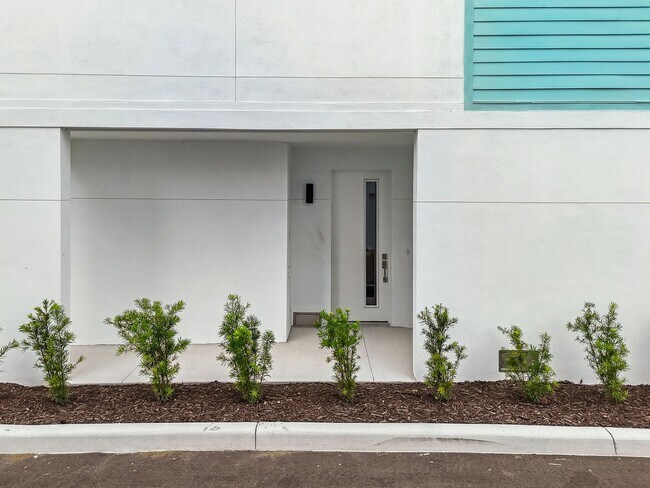 Building Photo - A charming coastal townhouse, just minutes from downtown St. Pete!