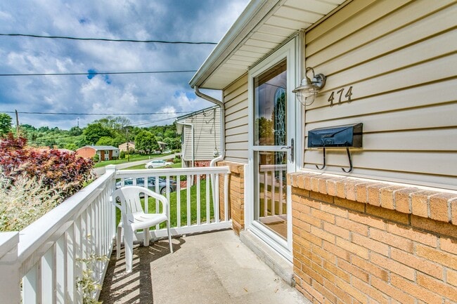 Building Photo - AVAILABLE MID-OCTOBER! Gorgeous 3-bedroom ...