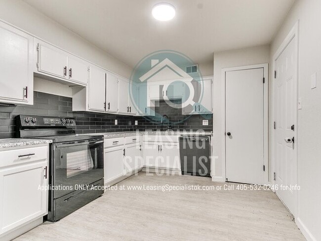 Building Photo - Adorable Norman 3 Bed 1.5 Bath House!