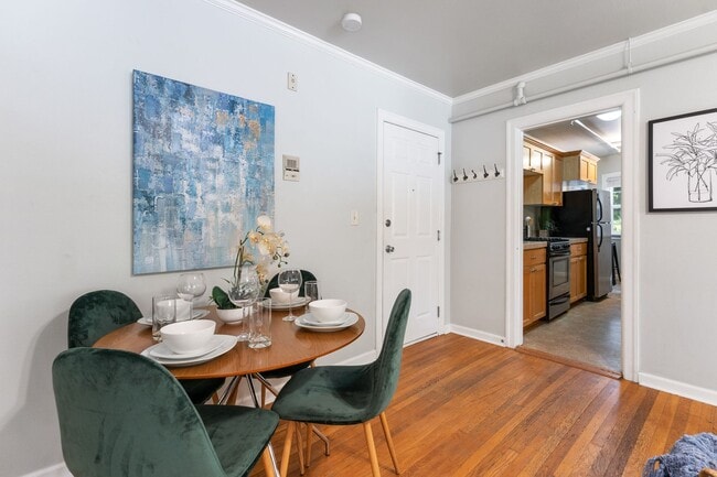 Building Photo - Bright 1 Bed condo in Kerns Neighborhood o...