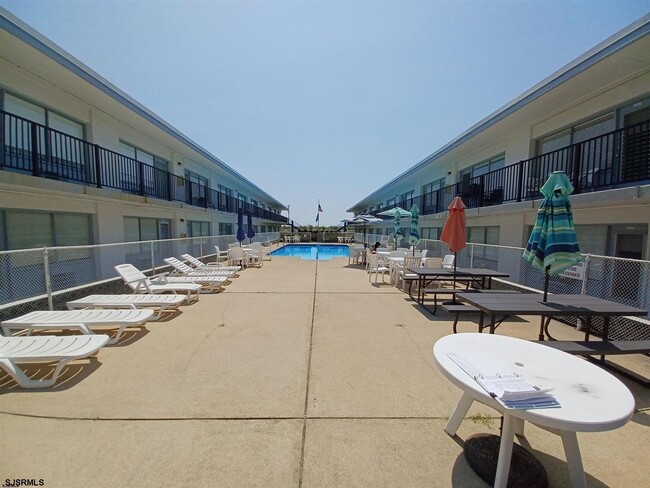 Building Photo - 3501 Boardwalk