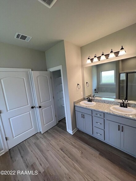 Building Photo - 307 Grassy Meadows Ln