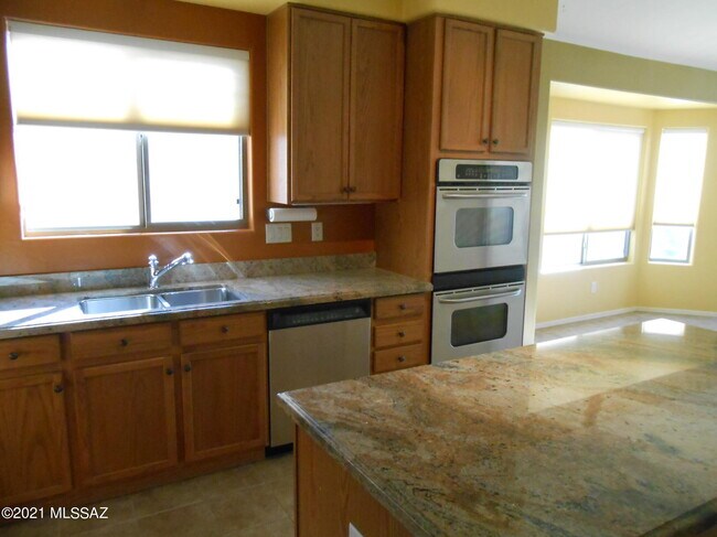 Building Photo - 14048 E Fairway Bluff Ct