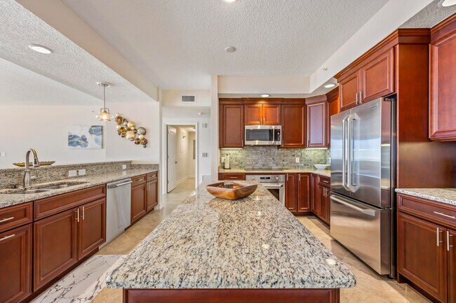 Building Photo - 1045 Jimmy Buffett Mem Hwy