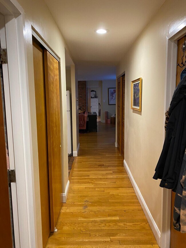 Hallway (other direction) - 87 Gainsborough St