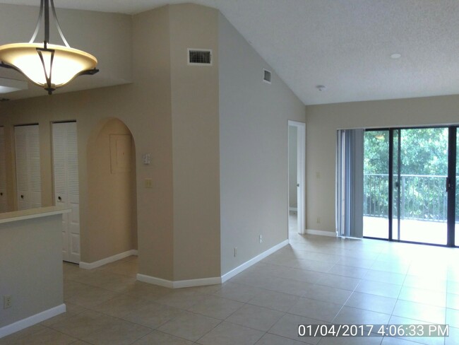 Building Photo - 3rd Floor Condo in Grand Marquis - Plantat...