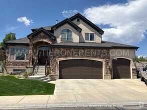 Building Photo - NO DEPOSIT option available for qualified ...