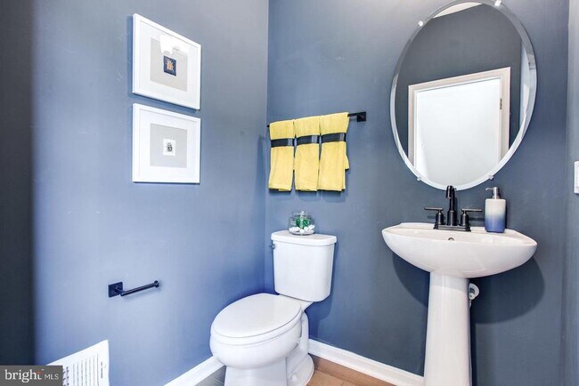 Building Photo - 2571 Hopton Ln