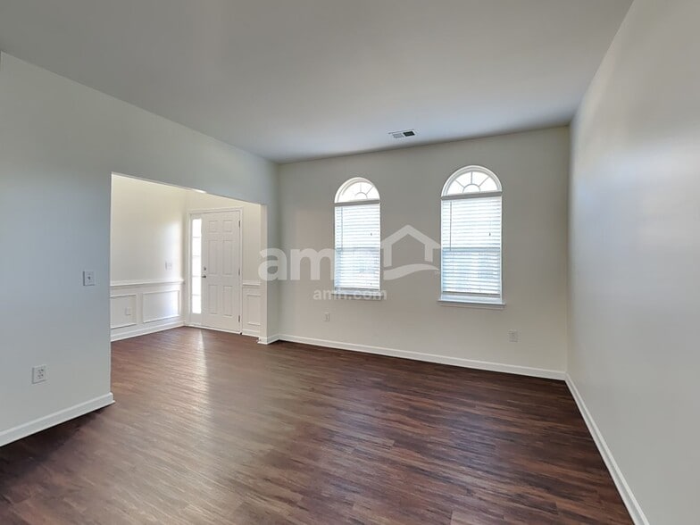 Building Photo - 406 Glencrest Dr