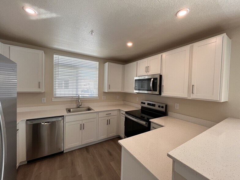 Primary Photo - Townhomes at Pine Drive