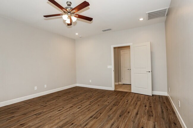 Building Photo - 11124 E Tupelo Ave