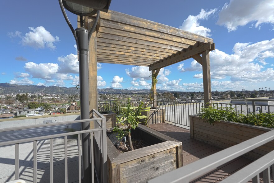 Building Photo - 2747 San Pablo Ave