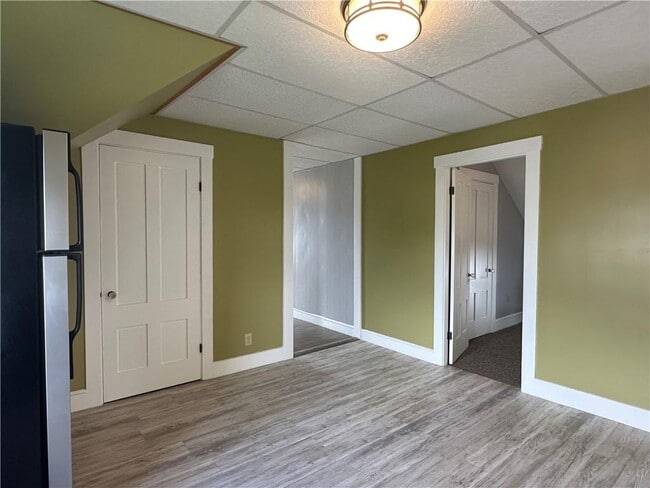 Building Photo - 296 Canonicus St