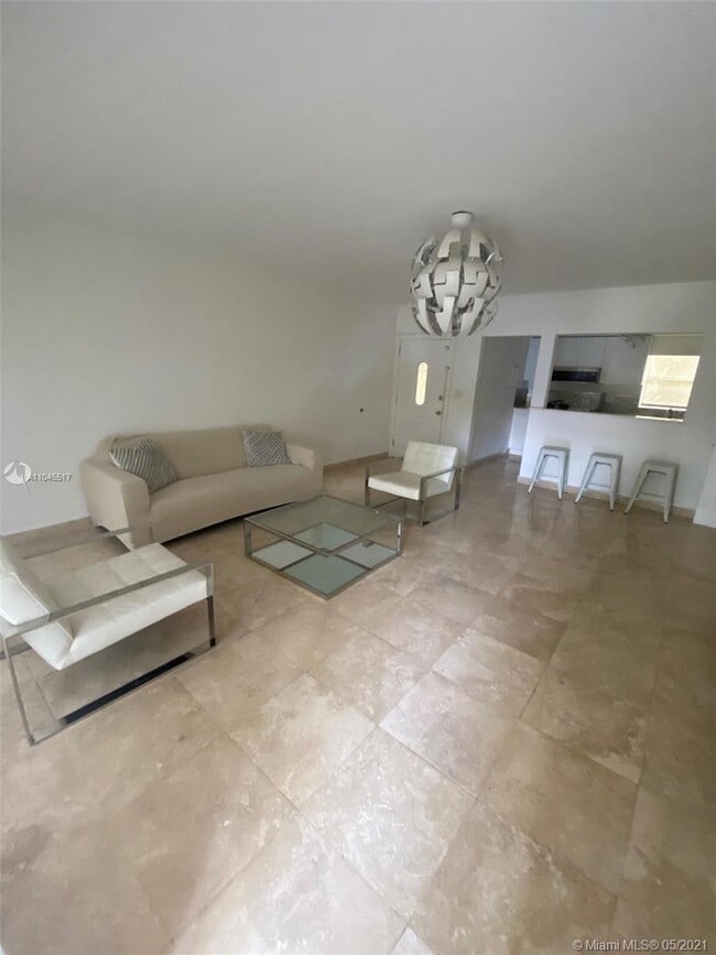 Building Photo - 32 Camden Dr