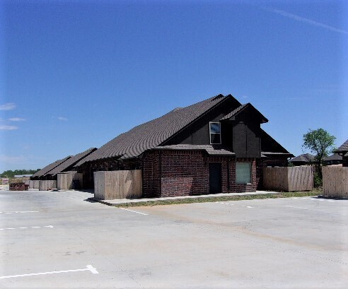 Primary Photo - Creekside Townhomes 2 Bedroom