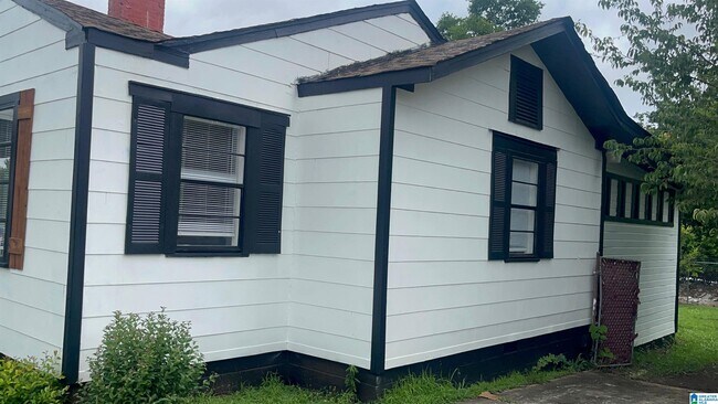 Building Photo - 2026 Princeton Ave SW