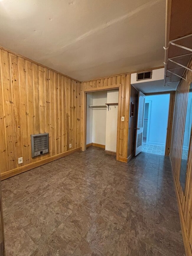 Building Photo - 104 Fairway Dr