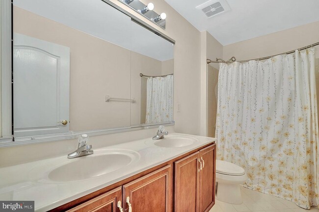 Building Photo - 86 Renfield Dr