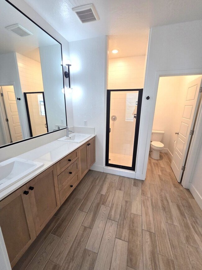 Building Photo - Beautiful 3 Bedroom 2.5 Bath Home in Gated Community