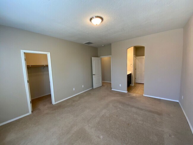 Building Photo - 3 Bedroom Single Story Home in Loma Colora...