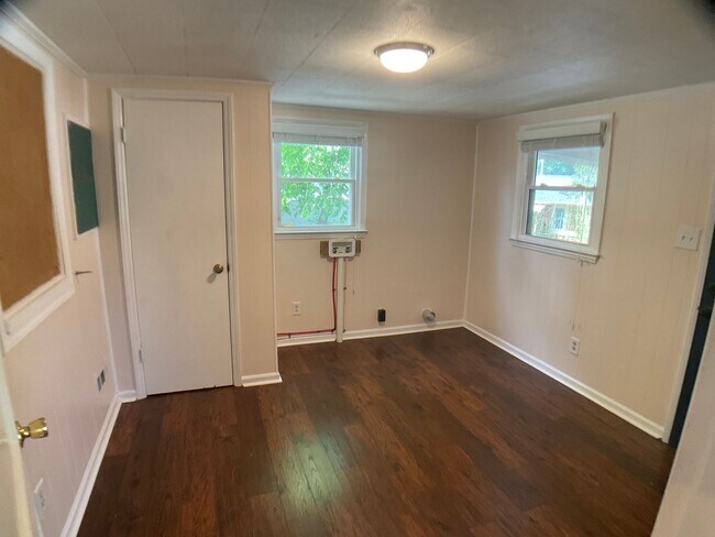 Building Photo - Well Kept Bungalow in Downtown Mebane!