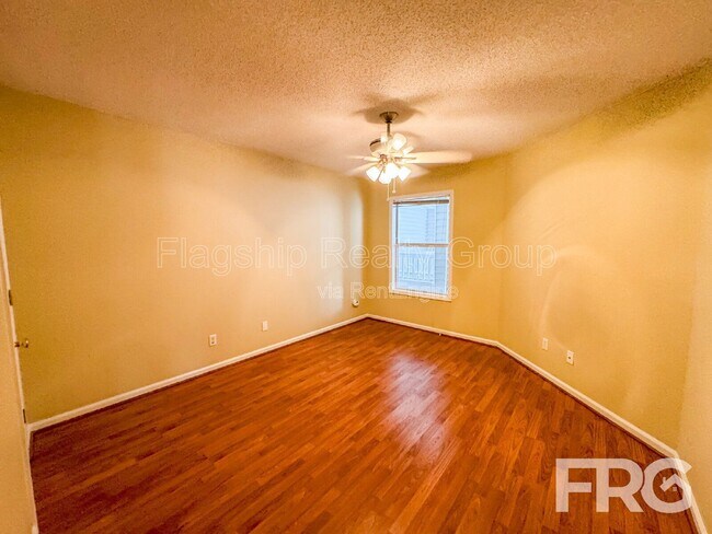 Building Photo - 3306 Mulberry Ln