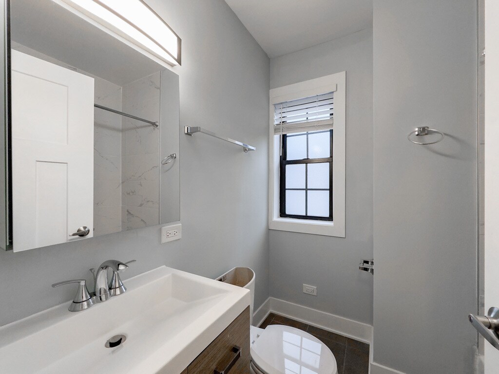 Building Photo - 735 Judson Ave