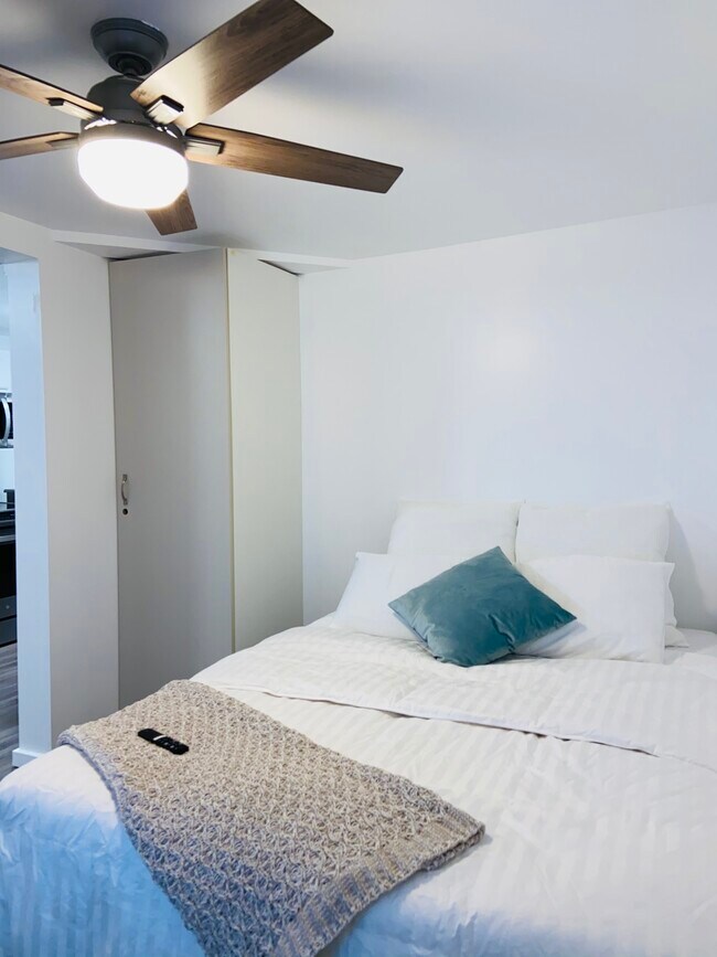 Building Photo - 2440 Wickstrom Pl SW