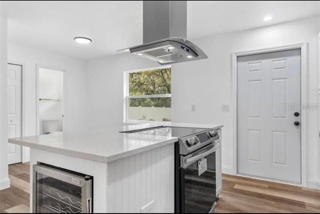 Building Photo - 216 Jean St