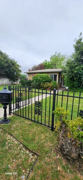 Primary Photo - 12402 Killion St