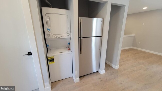 Building Photo - 4663 Umbria St