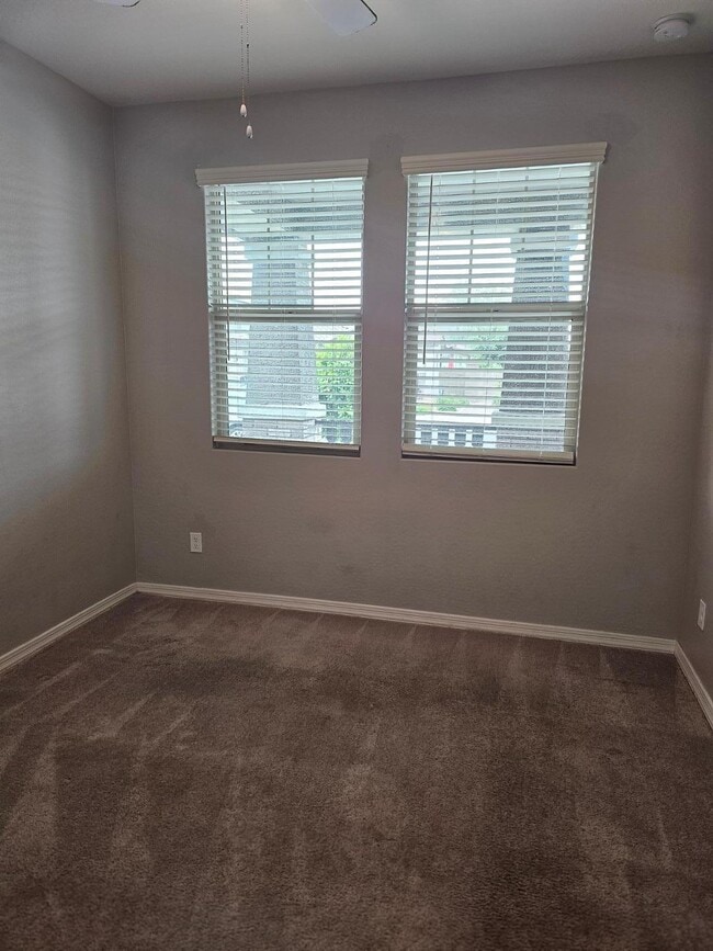 Building Photo - 15092 W Portland St