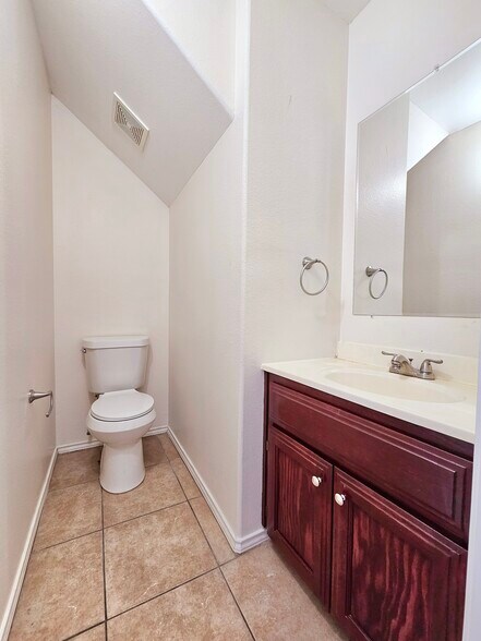 Building Photo - 813 W Arroyo Park Ln