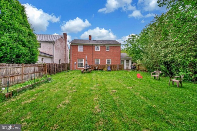 Building Photo - 1321 Royston St