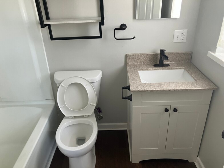 Building Photo - 118 E Sandusky St