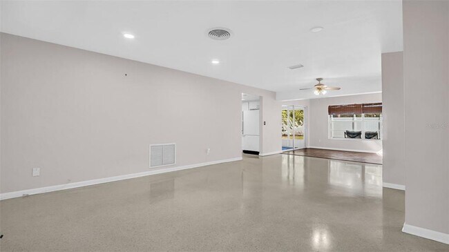 Building Photo - 5831 Hillside St