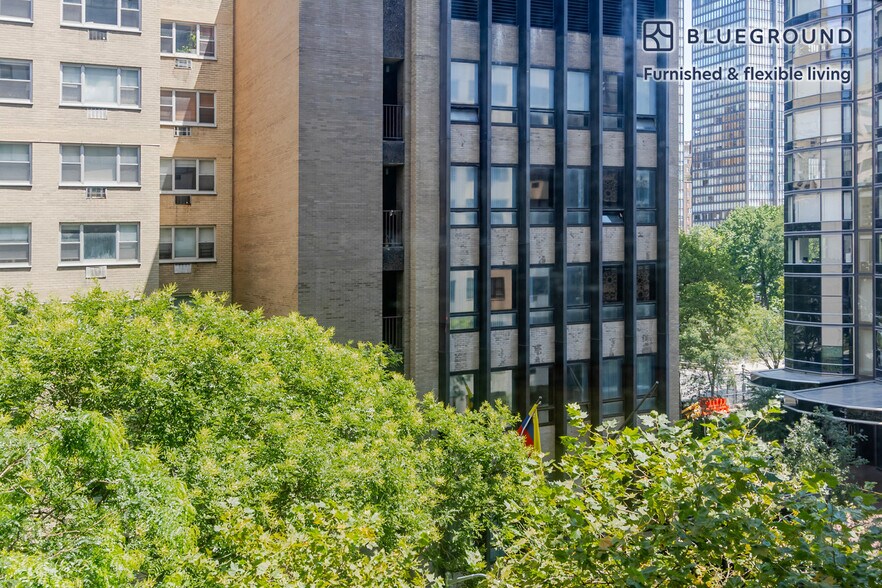 Building Photo - 330 E 46th St