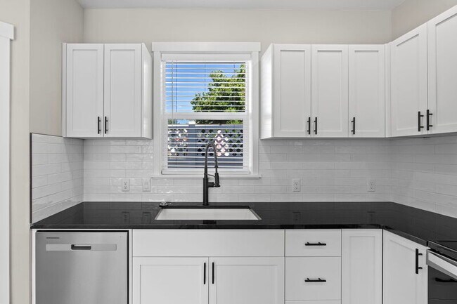 Building Photo - 3716 Custer Dr