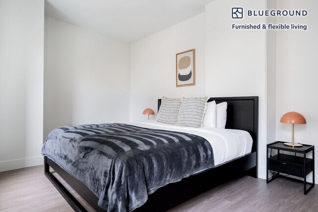 Building Photo - 18 10th St