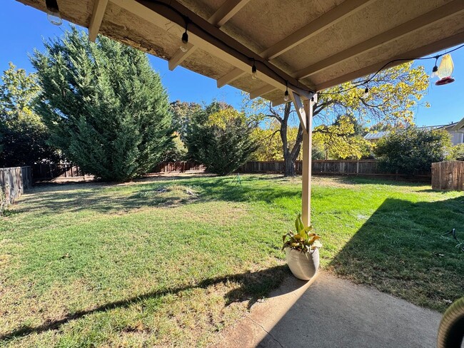 Building Photo - Charming 2-Bedroom Home with Spacious Backyard – Move-In Ready!